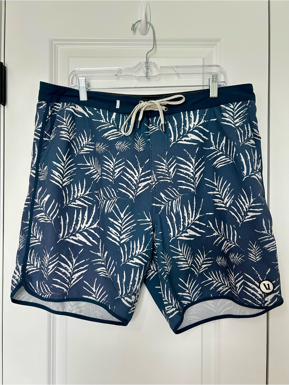 Vuori Men’s Cruise Board Shorts Size 38